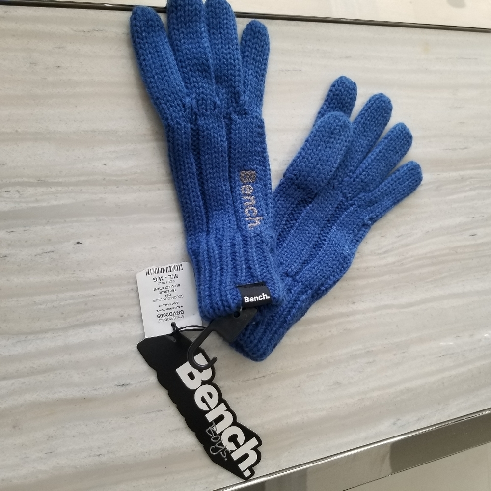 Bench boys M/L gloves NWT